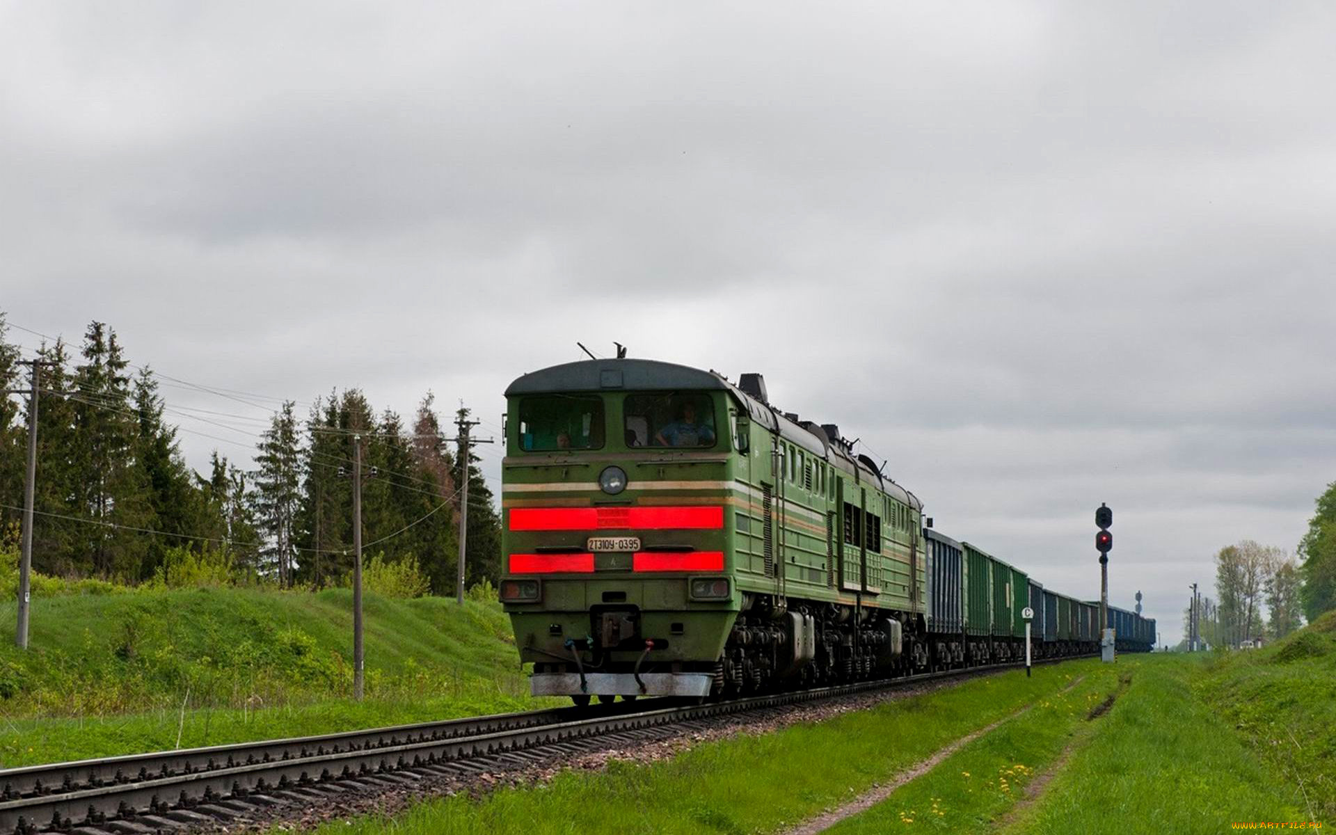 Сайт железнодорожного транспорта. Тепловоз 2тэ10в. О поездах и железной дороге. Тепловоз природа. Тепловоз на рабочий стол.